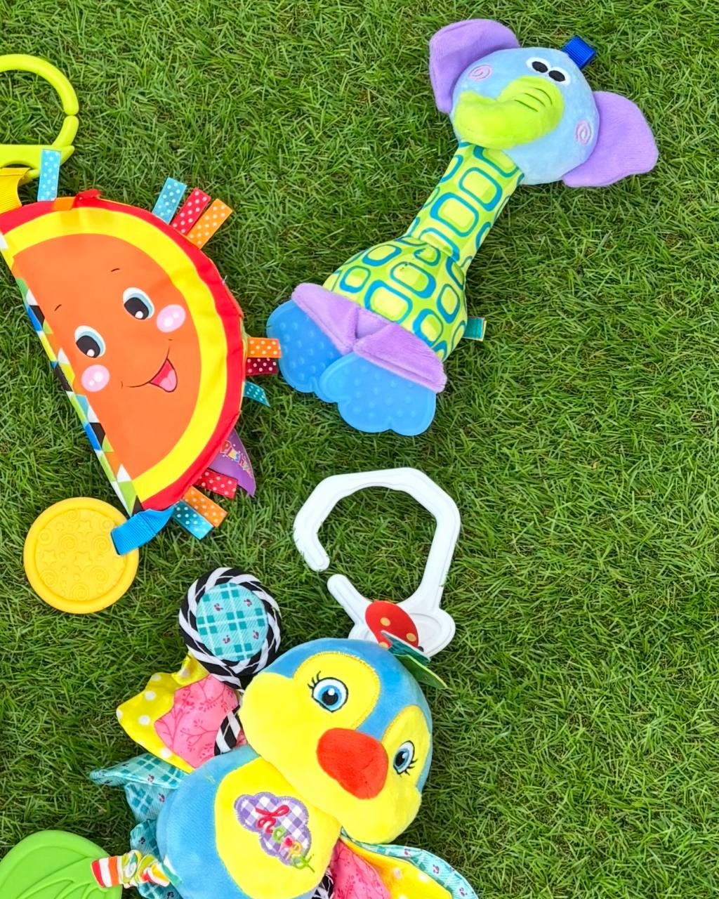 Książeczka sensoryczna Piszczek Kolorowy Świat zabawki dla niemowląt