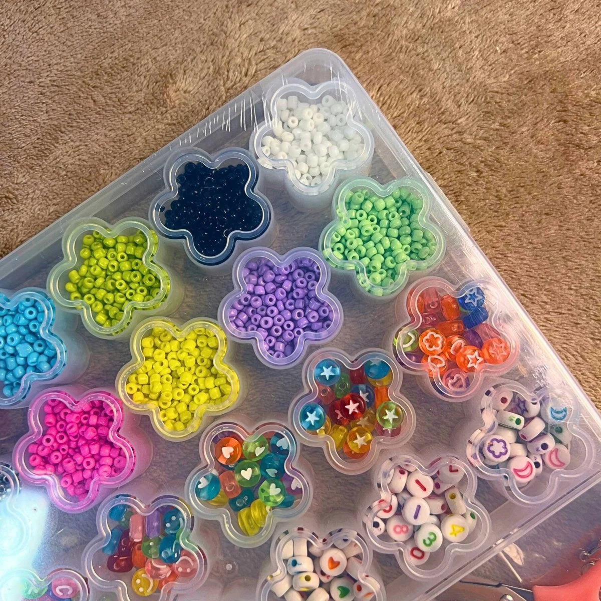 Colourful bracelet making bead kit in a 24-compartment box – photo 2