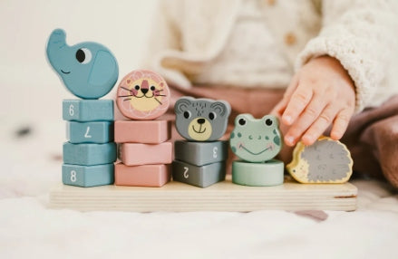 Zestaw drewnianych zabawek edukacyjnych Montessori na prezent dla dzieci