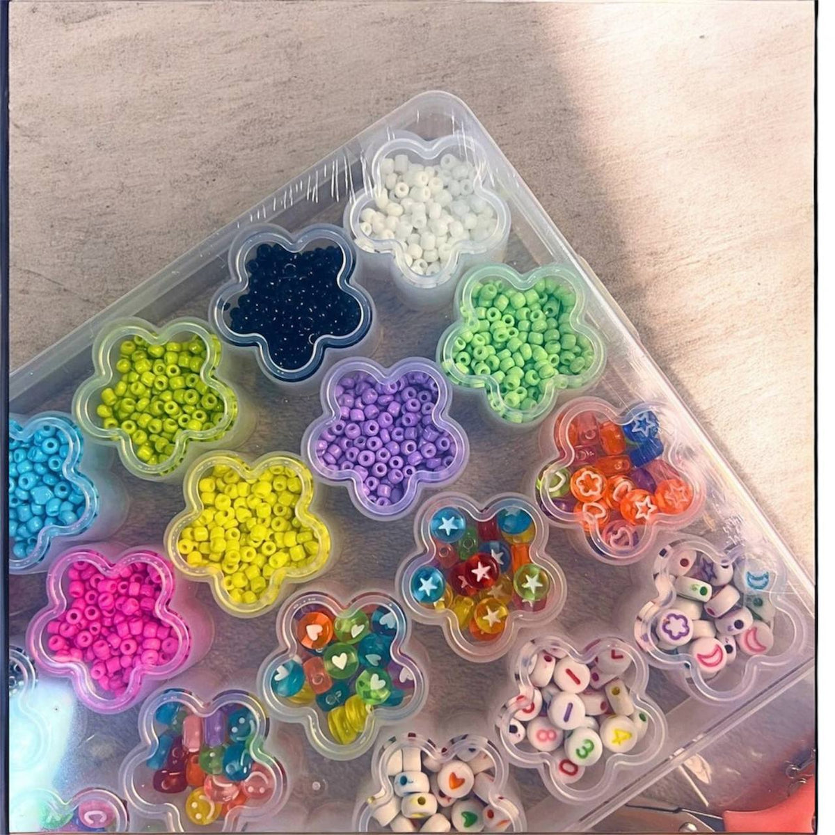 Colourful bracelet making bead kit in a 24-compartment box – photo 4